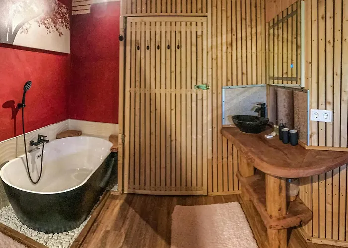 Mit Pool Und Sauna *