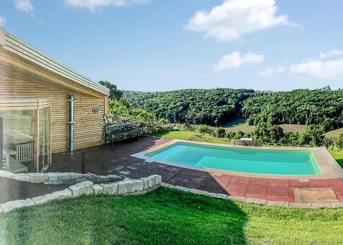 Mit Pool Und Sauna بيت للعطل *